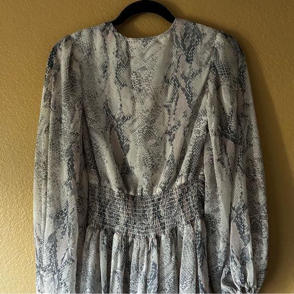 Olivaceous Gray Animal Print Women’s Dress - Size Small - Picture 6 of 12